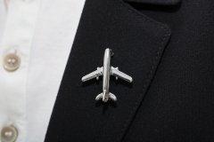 Brož ve tvaru letadla