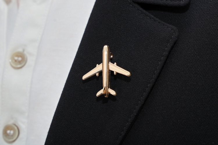 Brož ve tvaru letadla