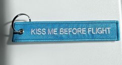 Klíčenka KISS ME BEFORE FLIGHT